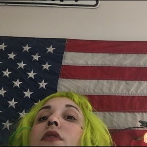 Meet your Posher, Chloe