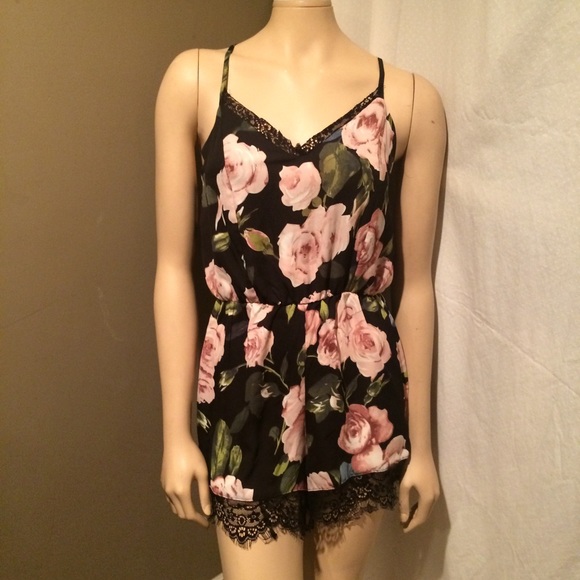 ❌SOLD❌ Black Floral and Lace Romper - Picture 2 of 4