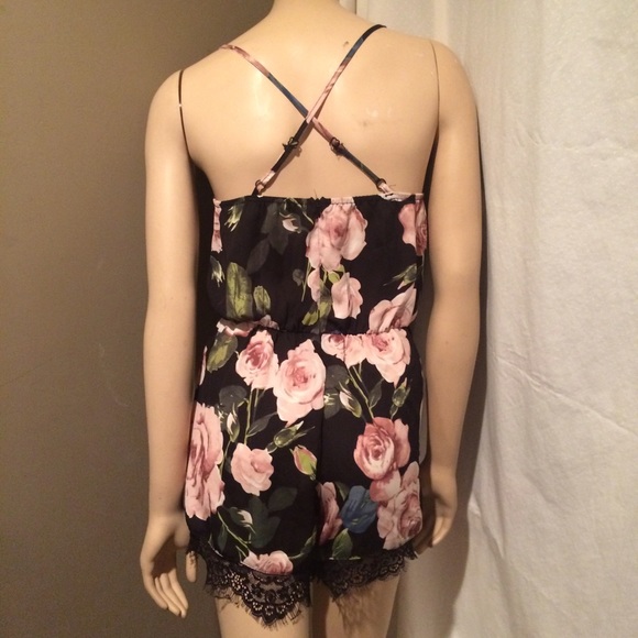 ❌SOLD❌ Black Floral and Lace Romper - Picture 3 of 4
