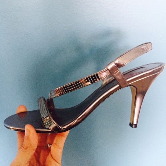 ~SOLD~ Authentic Bandolino High Heel Shoes 🌸 - Picture 1 of 3