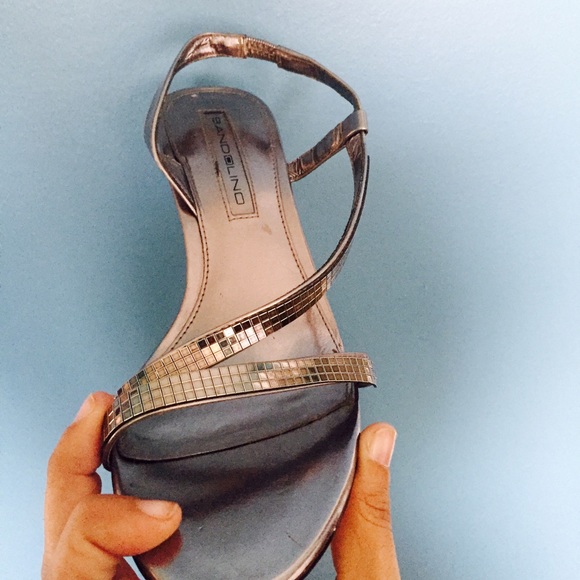 ~SOLD~ Authentic Bandolino High Heel Shoes 🌸 - Picture 2 of 3