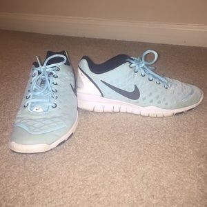 Tiffany blue Nike free tr fit