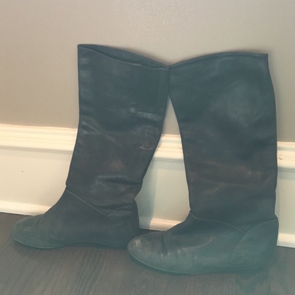 Knee high size 8 grey boots