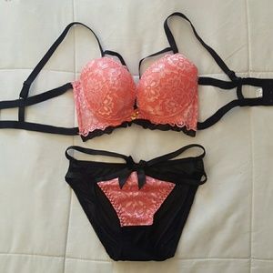 NWOT Caged bra and Panty set!