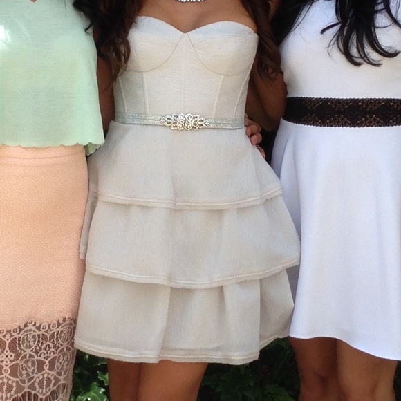 BCBG Strapless Ruffle Dress 🎀