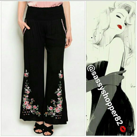 LAST PAIR 🌷Embroidered detailed wide legged pants - Picture 2 of 4