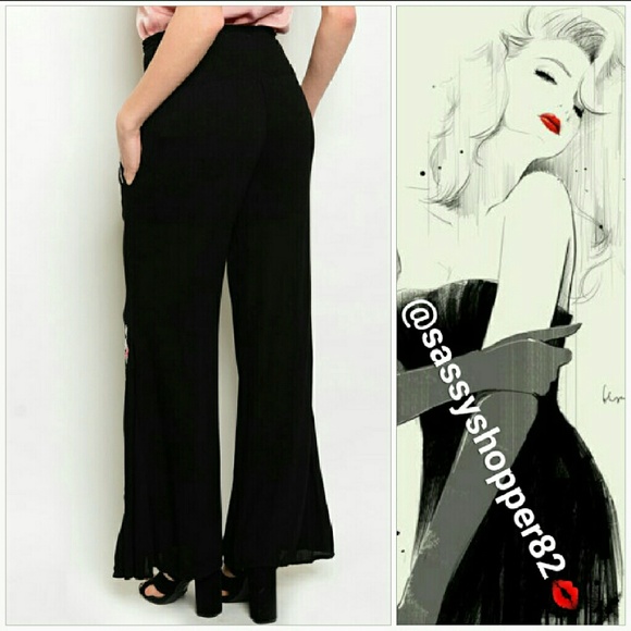 LAST PAIR 🌷Embroidered detailed wide legged pants - Picture 3 of 4