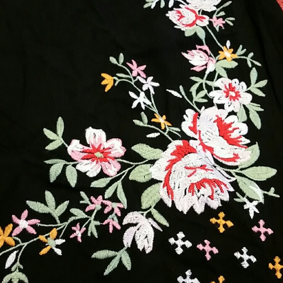 LAST PAIR 🌷Embroidered detailed wide legged pants - Picture 4 of 4