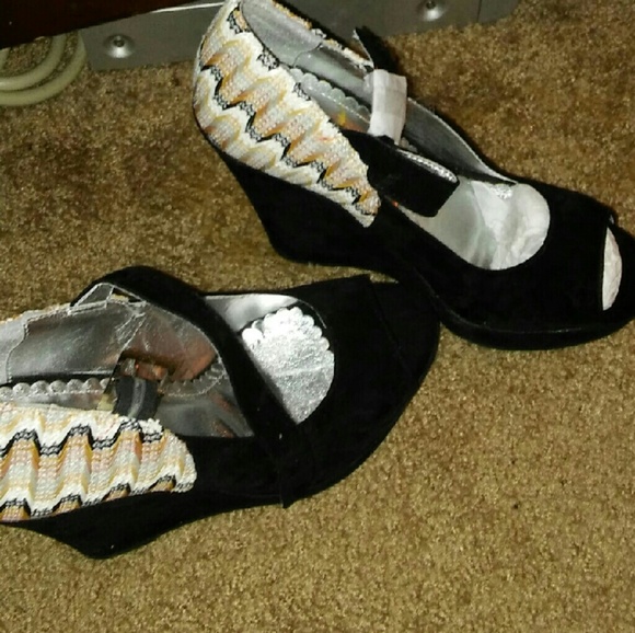 Booties open toe,heels,and wedges. - Picture 4 of 4