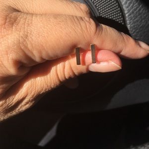 Minimalist earrings never been worn