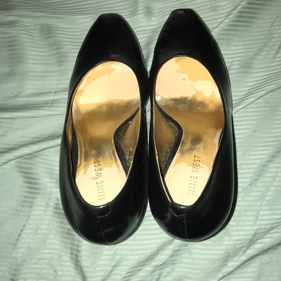 Black Leather Nine West Heels - Picture 3 of 4