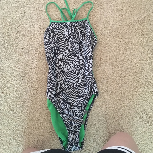 Speedo TIEBACK suit🏊🏻