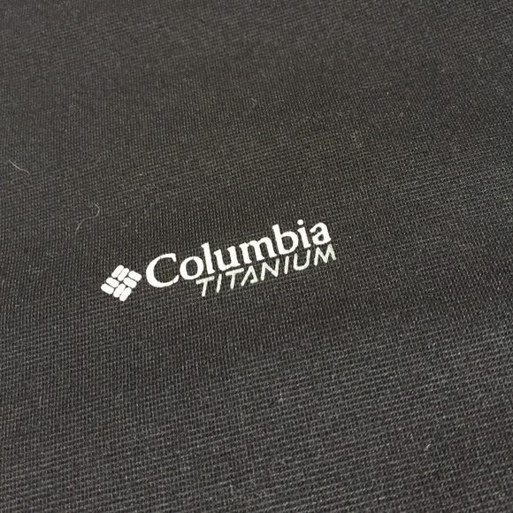 🍀🍀COLUMBIA workout shirt :)