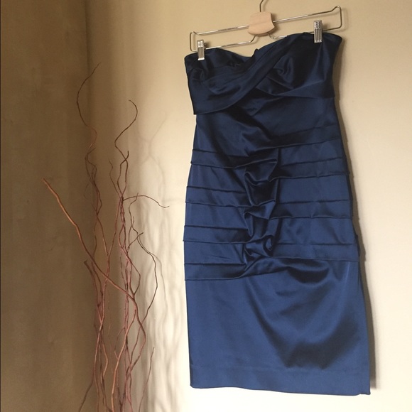 Fitted dress with gathering