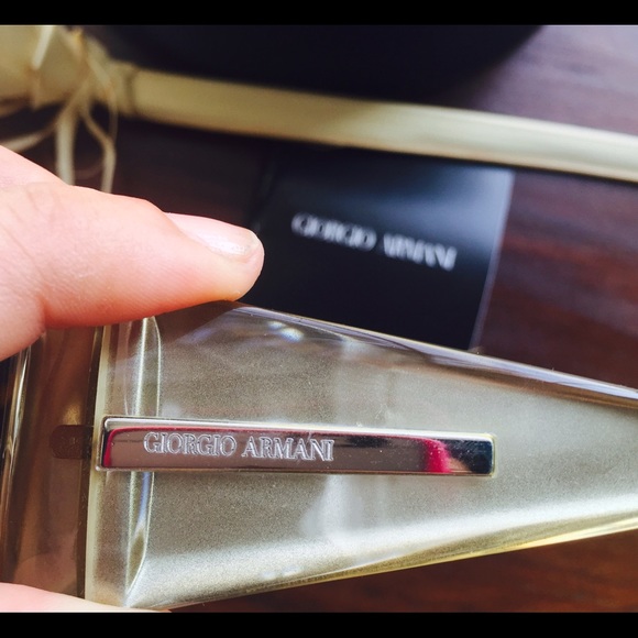 SOLD Authentic Giorgio Armani Sunglasses 🌺 - Picture 4 of 4