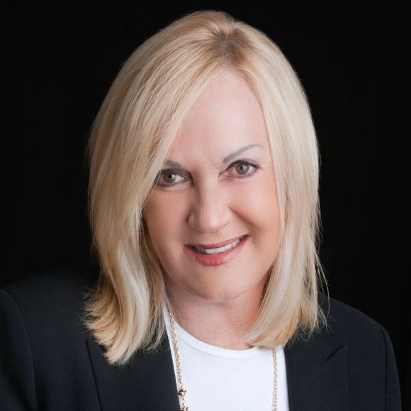 Meet your Posher, Laura - Picture 1 of 1