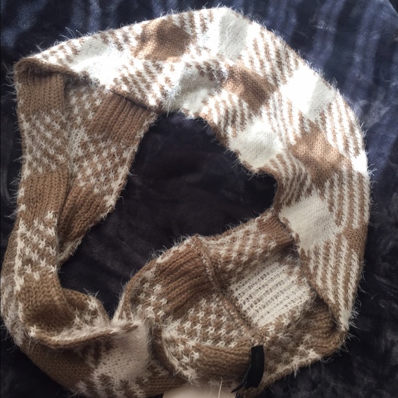 Steve Madden new scarf