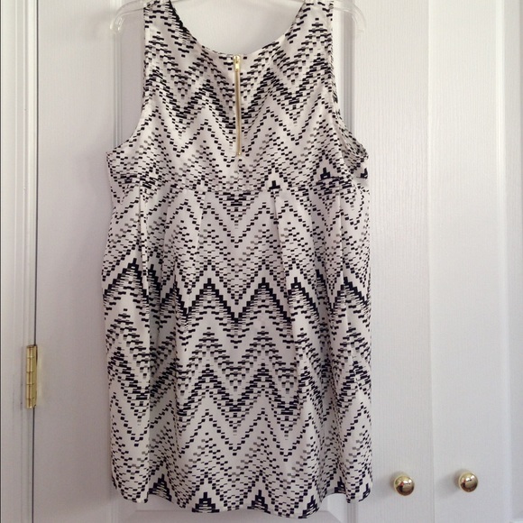 Patterned Top - Picture 2 of 3