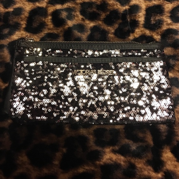 ❌SOLD..❌ Victoria Secret clutch. - Picture 1 of 4