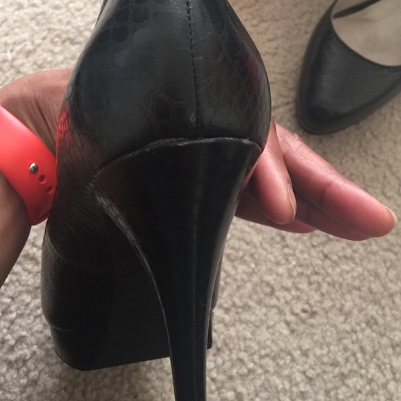 Michael Kors embossed leather York Pump - Picture 3 of 4