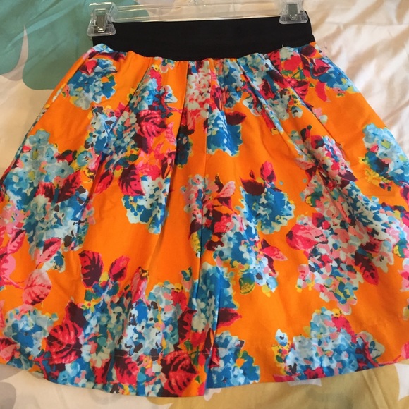 Size XS Zara printed skirt