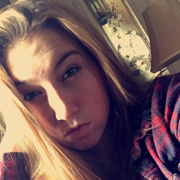 Meet your Posher, Courtney - Picture 1 of 1