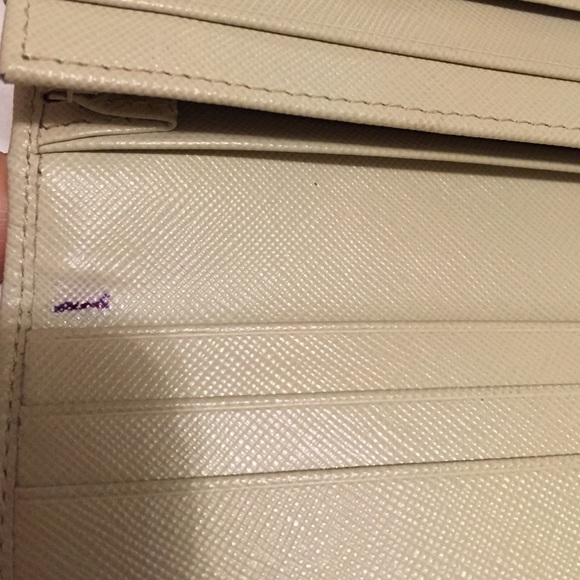 Prada Saffiano Continental Wallet - Picture 4 of 4