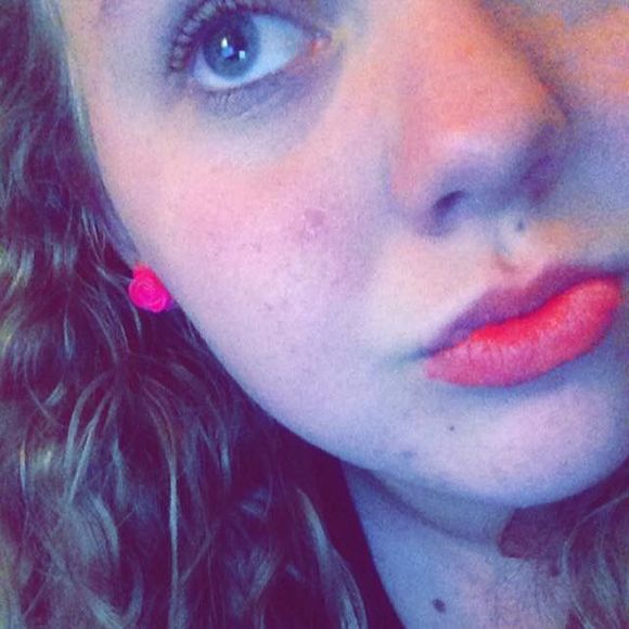 Meet your Posher, Jessica - Picture 1 of 1