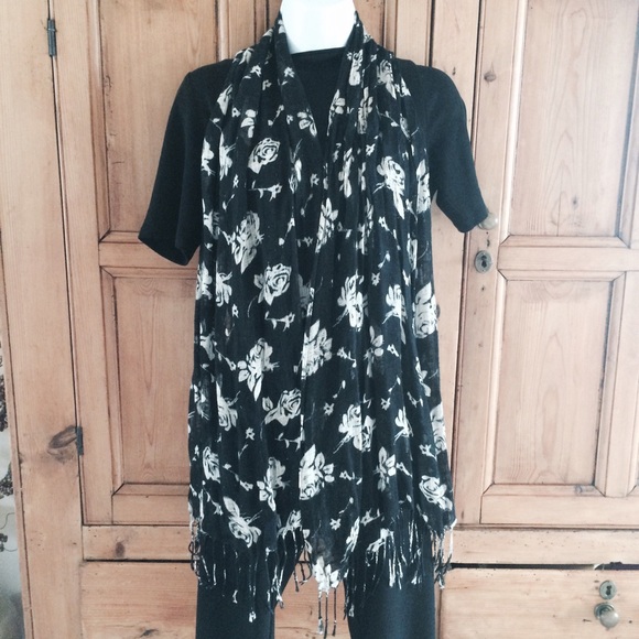 Scarf with Rose Pattern - Picture 2 of 2