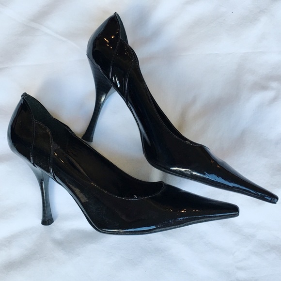 SOLD// BCBG PUMPS