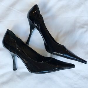 SOLD// BCBG PUMPS