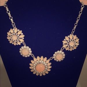 Daisy peach necklace