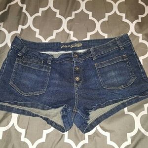 American Eagle 3 button shorts