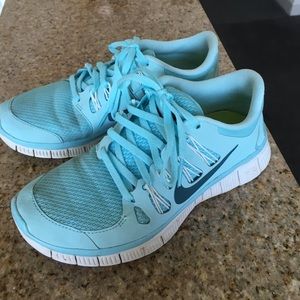 size 6 Tiffany blue nike frees