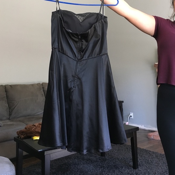 Black dress - Picture 2 of 2