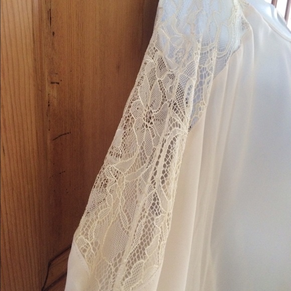Lauren Conrad Sheer Butterfly Sleeve Blouse - Picture 2 of 4