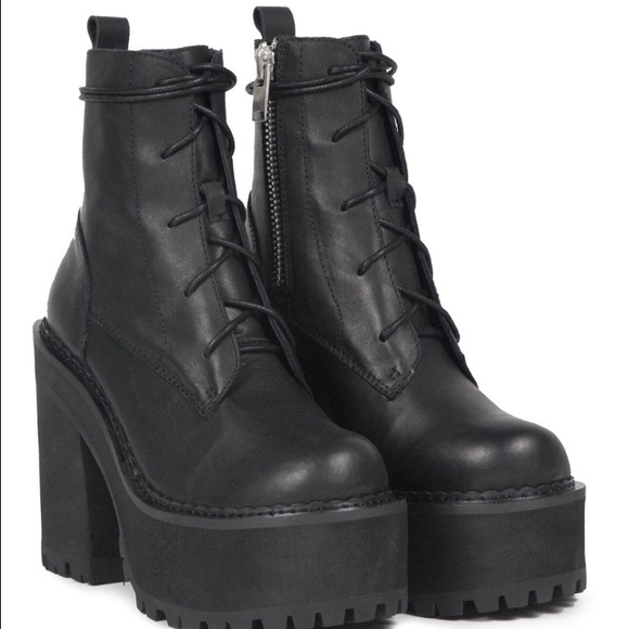 Looking to TRADE my sz 6 UNIF choke boots for sz 7