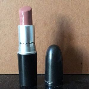 MAC lipstick in Modesty 🎀