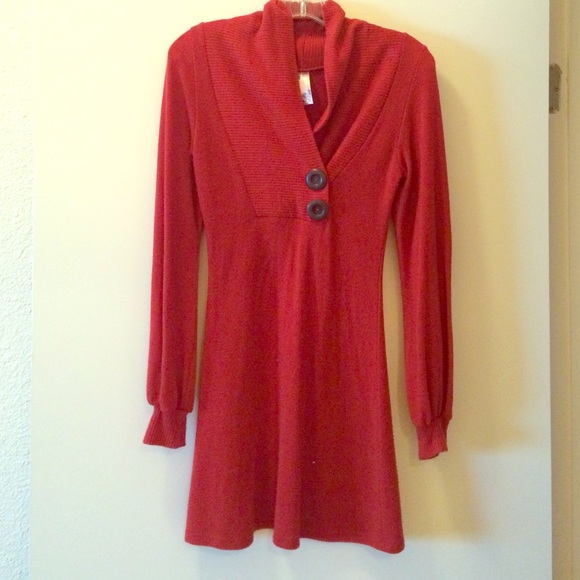 Long sleeve fashionable shirt.