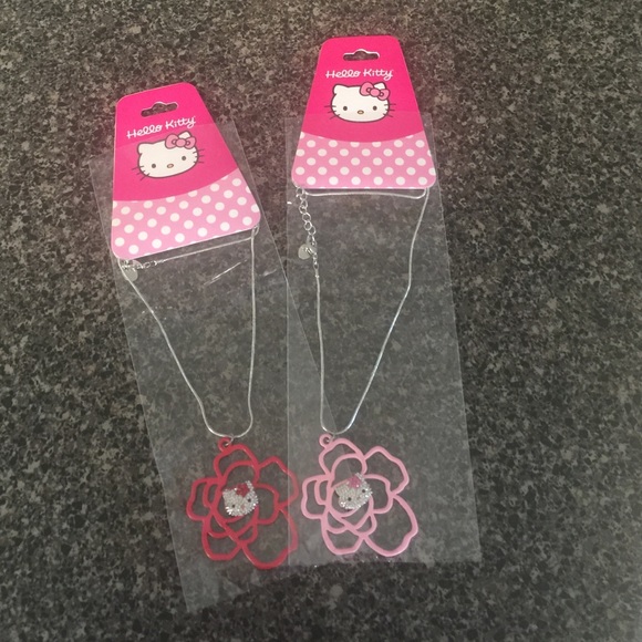 Hello kitty necklace