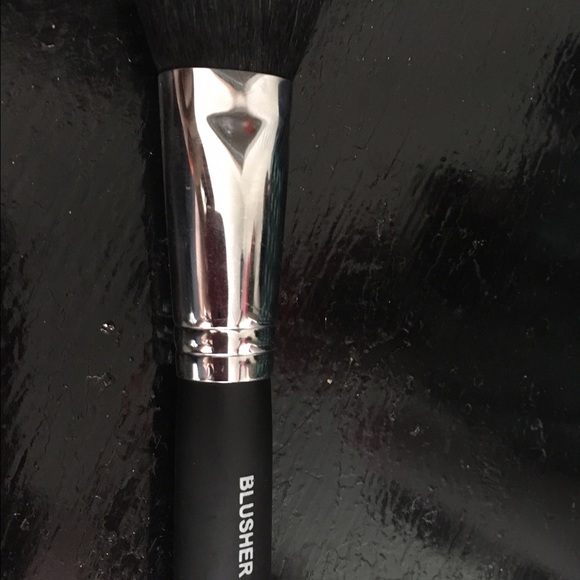 Younique blusher brush