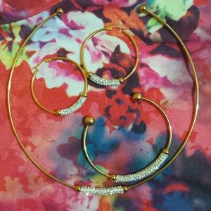 Stainless steel.Necklace , brazalete and earrings