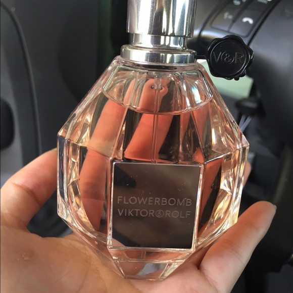 Flowerbomb 3.4oz perfume - Picture 2 of 4