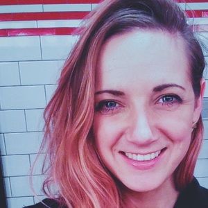 Meet your Posher, Caitlin