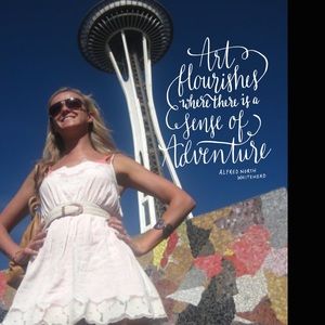 Off white F21 beautiful dress w/lace details M