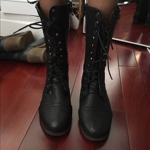 Combat boots