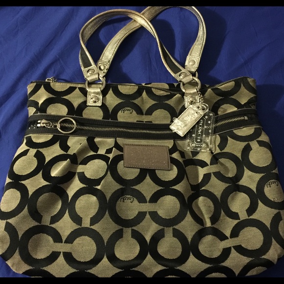 Authentic Large Coach Poppy Bag