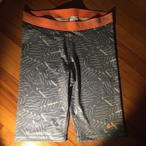 NikePro Printed Capri Workout Leggings