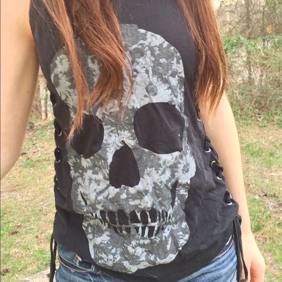 Skull muscle tank with lace up sides