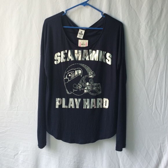 🚘💰PRICE DROP!!💰NWT VS Pink LE Seahawks Tee!!